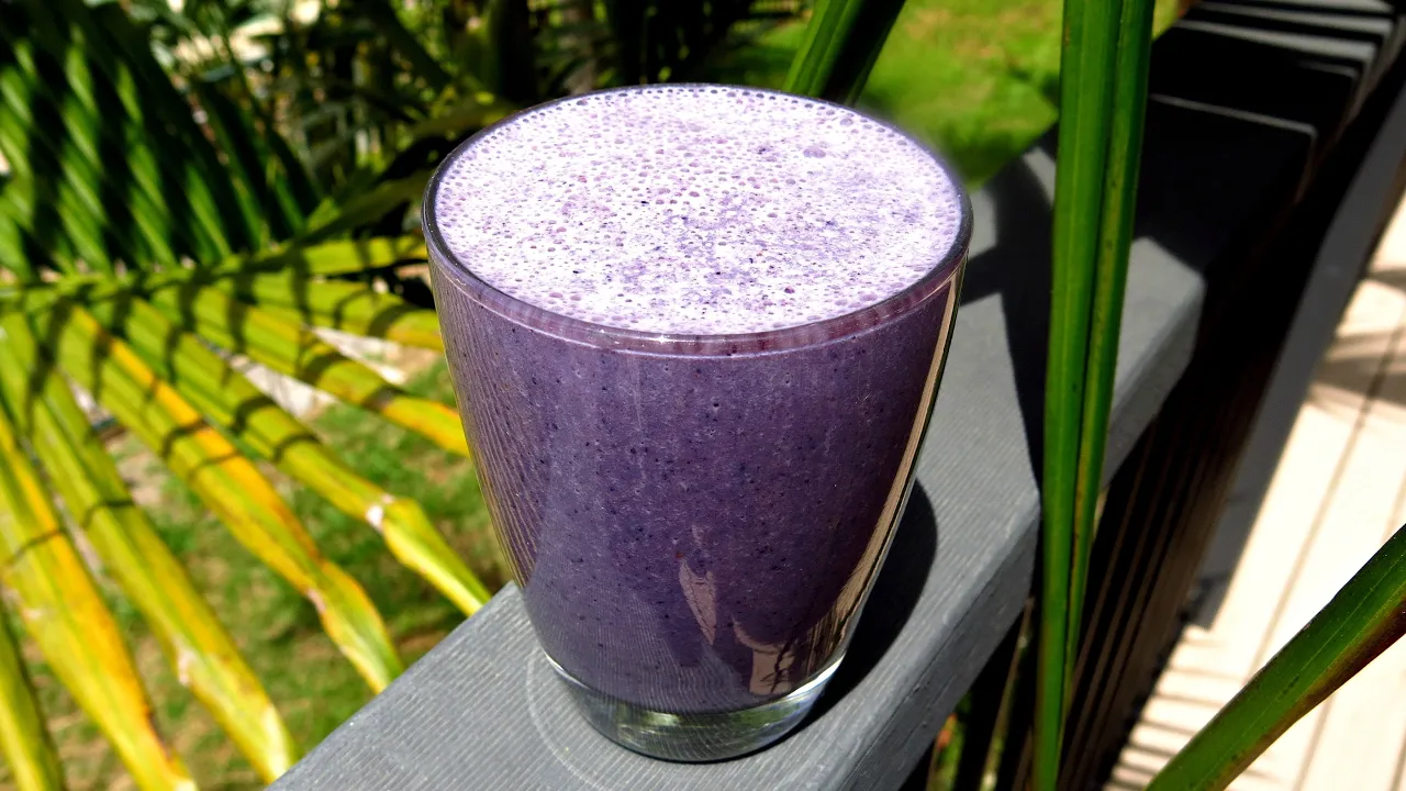 HOW TO MAKE A BLUEBERRY SURPRISE SMOOTHIE