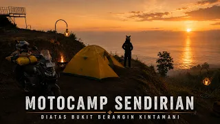 SOLO MOTOCAMP DIATAS BUKIT DENGAN VIEW 3 GUNUNG SEKALIGUS | SENDIRIAN DITENGAH MALAM BERKABUT