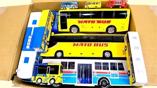 バスのミニカーを箱の中に集めました。一台ずつチェックしてサウンド鳴らして坂道を走行テストしました☆