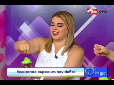Realizando cupcakes navideños