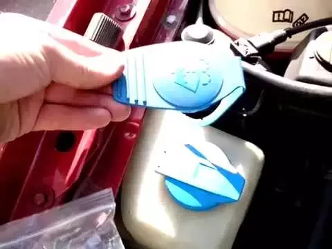 замена крышки бачка омывающей жидкости VW  (4M0955267)