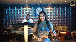 أتحدى العالم كرمال عيونك  وأصرخ بالعالي ماأعيش بدونك دندنها