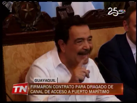 Firmaron contrato para dragado de canal de acceso a puerto marítimo