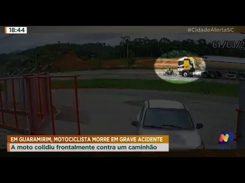 Em Guaramirim, motociclista morre em grave acidente, a moto colidiu frontalmente contra um caminhão