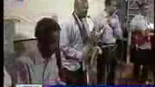 احمد الصادق    انا بتحمل دندنها