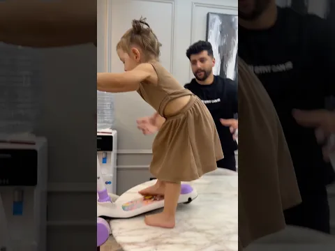 اللي يقابل سلسولة ياخد صورة معاها🕺🕺😂