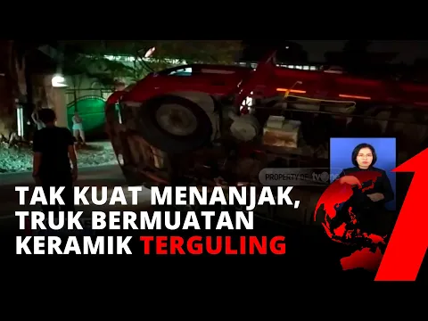 Tak Kuat Menanjak, Truk Muatan Keramik Terguling Tutupi Badan Jalan | tvOne