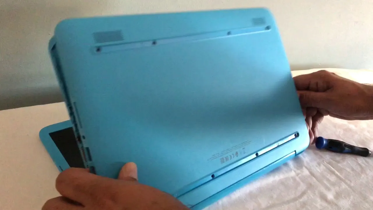 How to take apart HP STREAM and Replace the Battery. 