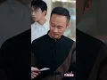 窮小伙子拿出身上僅有的200塊買了一塊破石頭，所有人都笑他瘋了，豈料竟開出極品翡翠王，路過的美女CEO看出他的不凡，主動上前拿出100萬求他出手打比賽！#仙尊下凡救老婆