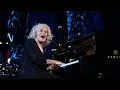 Lagu Carole King performs \