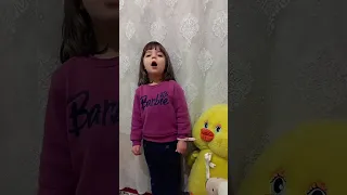 خديجة تقرأ سورة الإخلاص قل هو الله أحد الله الصمد لم يلد ولم يولد ولم يكن له كفواأحد قرآن سورة 