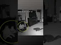 Download Lagu Câmeras de segurança capturam 'fantasma' deixando uma boneca e perseguindo seu gato