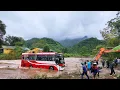 Download Lagu Giải cứu xe khách đi đón dâu mắc kẹt giữa dòng lũ chảy xiết. Phuc Bang