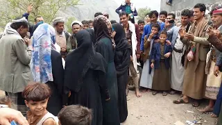 رقص بنات يمنيات على البرع والمزمار 