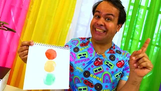 Os brinquedos organizam o trânsito com um novo semáforo