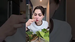 LALAPAN BANYAK GUYS