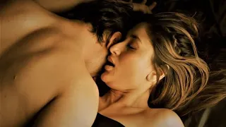 kareena kapoor hot kissing scene in one video kareena kapoor romance with kiss