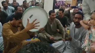 أنا لي حبيب من قلبي قريب الشمس تغيب وحبيبي لا لا 