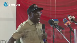oshiomhole booed for attempting to speak on behalf of tinubu watch drama at labour organised event