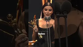 بطلة مسلسل طيور نار ايلايدا اليشان لحضة استلامها الجائزة تتذكر امها مرحومة لايك اشتراك 