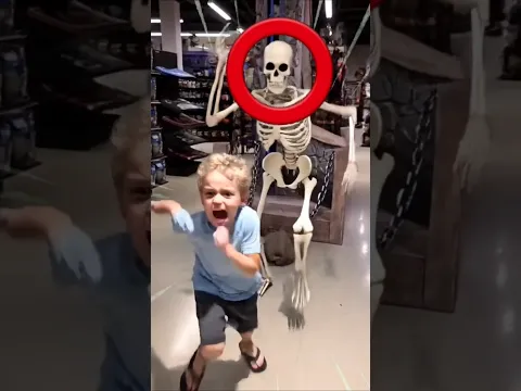 “Se acercó al esqueleto… y esto pasó 😱”