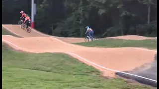 08 11 26 SOMD BMX Moto 2 class almost caught up in T1