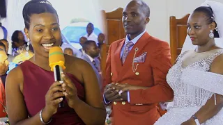 komuntare singing kinyankore special song for mushana u0026 wife moreen on their wedding day