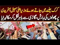 کرک جلسے میں جاتے ہوئے وزیراعلی سہیل آفریدی پرپھولوں کی بارش،گاڑی سے نکل کرمکالہرایا