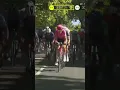 Download Lagu Ai! Pogacar smakt tegen de grond in de slotkilometers! #tdf2025  #pogacar