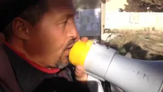 تحية العلم المغربي الذي يرفع كل صباح من الاعتصام 