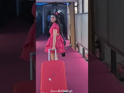 Mallika Singh Cute Short Travelling Vlogs ππ§³ #mallikasingh #shorts