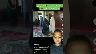 شاهد ماذا فعل ملك المغرب مع السفير السعودي بعد رفضه الانحناء له 