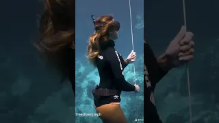 Hanging over a 664ft deep blue hole #diving #sailing #freediving