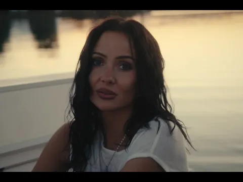 Video Thumbnail: Pihlaja - MÀ oon se tyttö (lyriikkavideo)