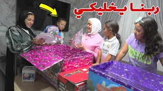 بنت صغيرة تفرح بصندوق المدرسة شوف حصل اية 