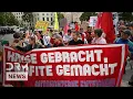 Download Lagu Protesten in München barsten los op autoshow | Activisten eisen kleinere auto's en beter openbaar...