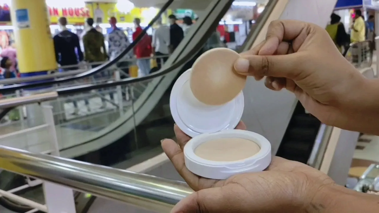 5 minutes Makeup Challenge with Maybelline White Super Fresh Liquid Powder. 