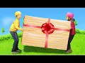 Download Lagu The Kids receive gifts and play the little explorers 🎁🕵 Compilation