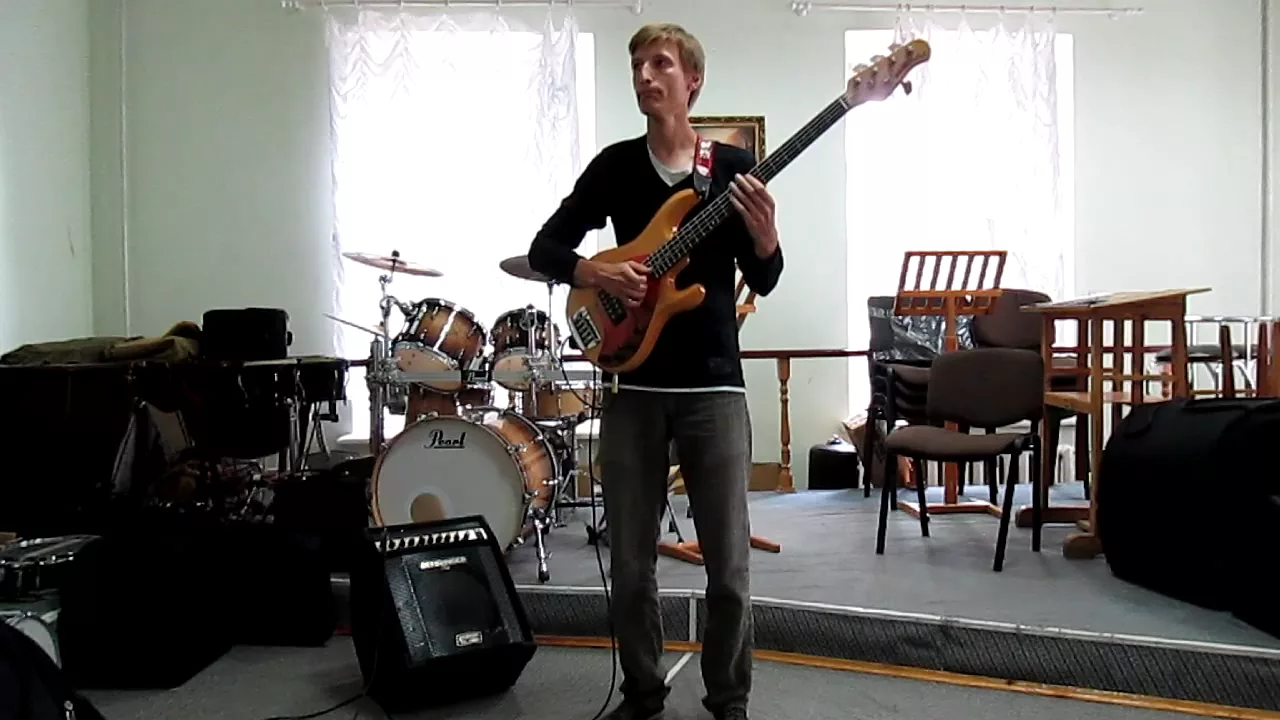 Maroon 5 - Moves like Jagger (bass cover) Maroon 5 - Moves like Jagger (bass cover)