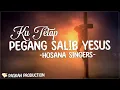 Download Lagu Ku Tetap Pegang Salib Yesus - Hosana Singers (Lirik) | dan ku yakin darah Yesus yang suci