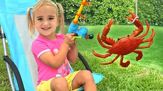 Alice y la tía están jugando a ser restaurante