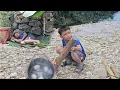 Download Lagu The orphaned boy wanders looking for food during the day and sleeps overnight next to the stream