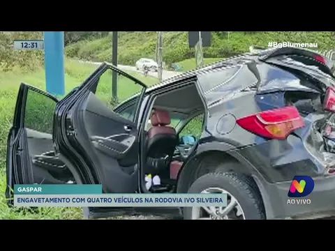 Engavetamento com quatro veículos é registrado na rodovia Ivo Silveira