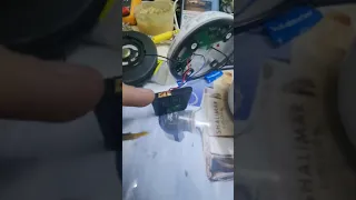 تبديل بطارية السماعات البلوتوث بطاريه أكبر من 1000mah لا تنسى الاشتراك بالقناة 