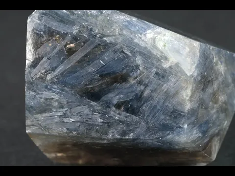 カイヤナイト　鑑別書付き　極美品　約12.1〜12.3ミリ カイヤナイト(藍晶石) 磨き石 74g｜天然石 通販キラリ石