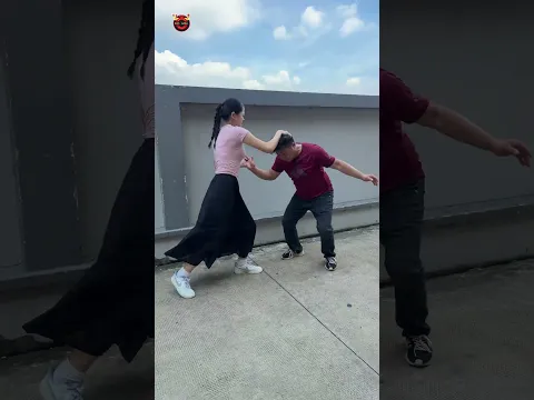 Hai cô gái giỏi võ giúp đỡ chàng trai