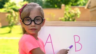 Alena and the Little Animals at School - Song