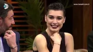 Beyaz Show - Burcu Kiratli ya hayranindan evlenme teklifi