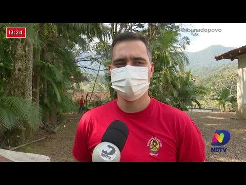 Incêndio destrói galpão em Joinville, foram usados 4 mil litros de água para conter o fogo