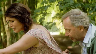 راجل عجوز فوق ال60 سنه بيحب جارته الي عمرها 30 وبيستني اي فرصه علشان يعبرلها عن مشاعره 